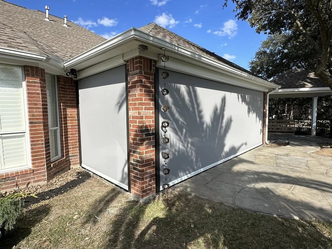 Houston patio fully enclosed with motorized screens for shade and bug protection